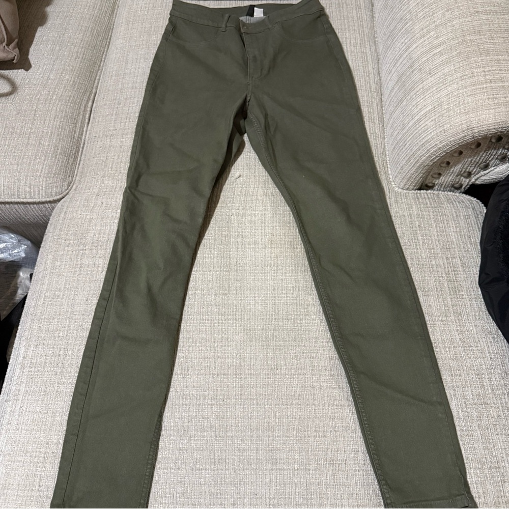 ⭐️H&M Olive Green Skinny Jeans